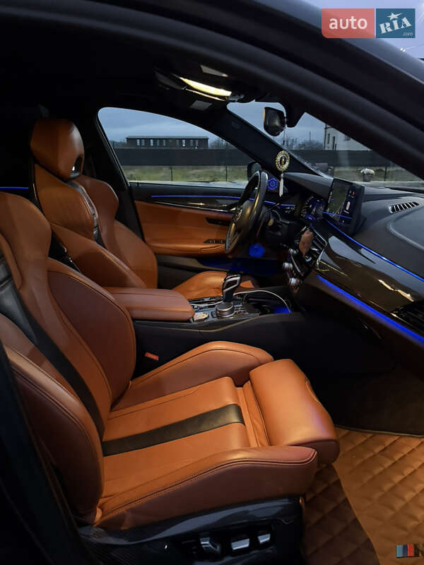 Седан BMW M5 2022 в Грушево