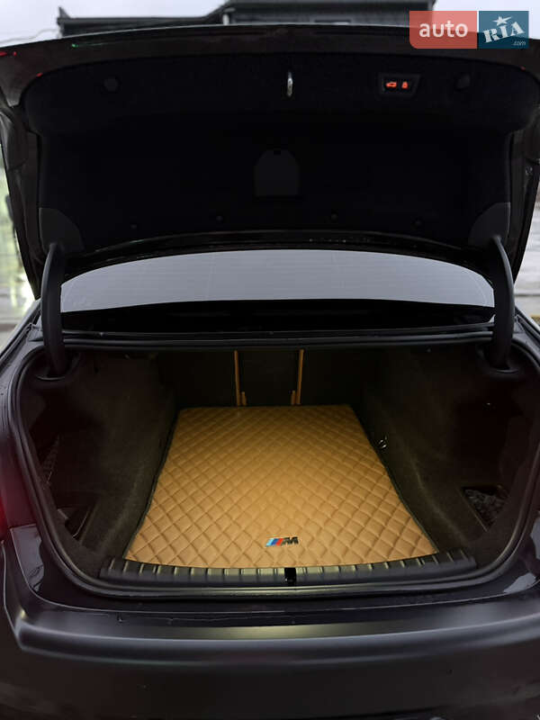 Седан BMW M5 2022 в Грушево