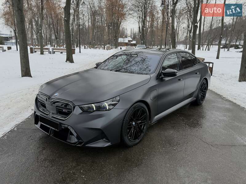 Седан BMW M5 2024 в Киеве
