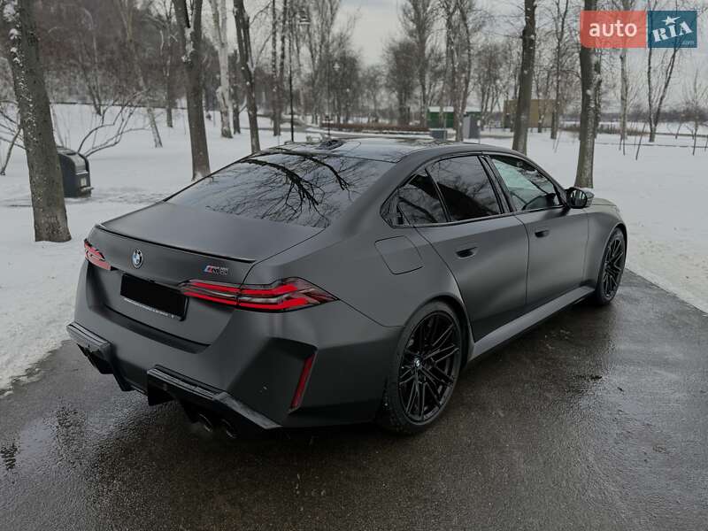 Седан BMW M5 2024 в Киеве