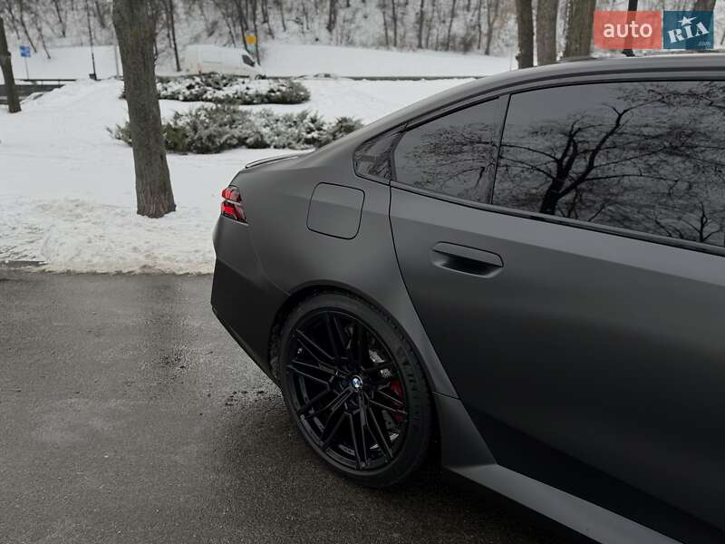Седан BMW M5 2024 в Киеве