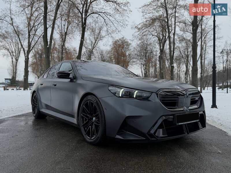 Седан BMW M5 2024 в Киеве