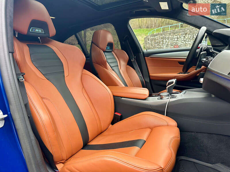 Седан BMW M5 2022 в Киеве