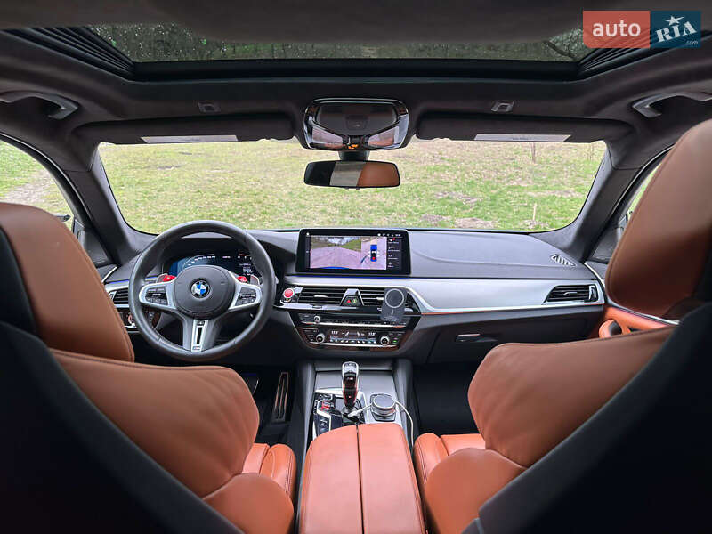 Седан BMW M5 2022 в Киеве