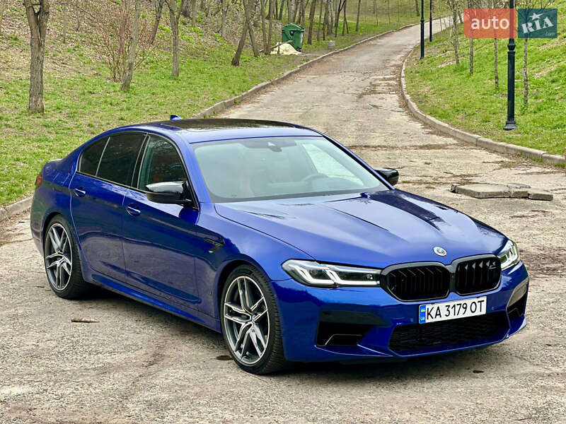 Седан BMW M5 2022 в Киеве