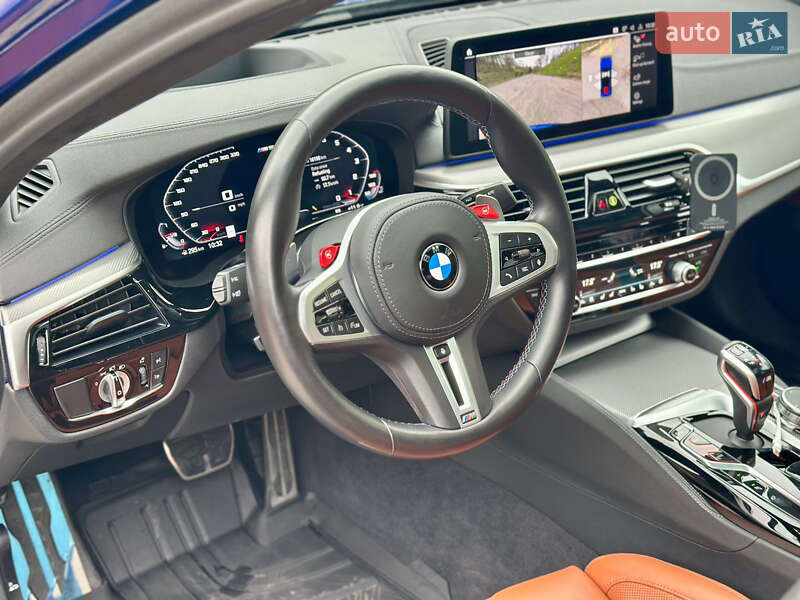 Седан BMW M5 2022 в Киеве