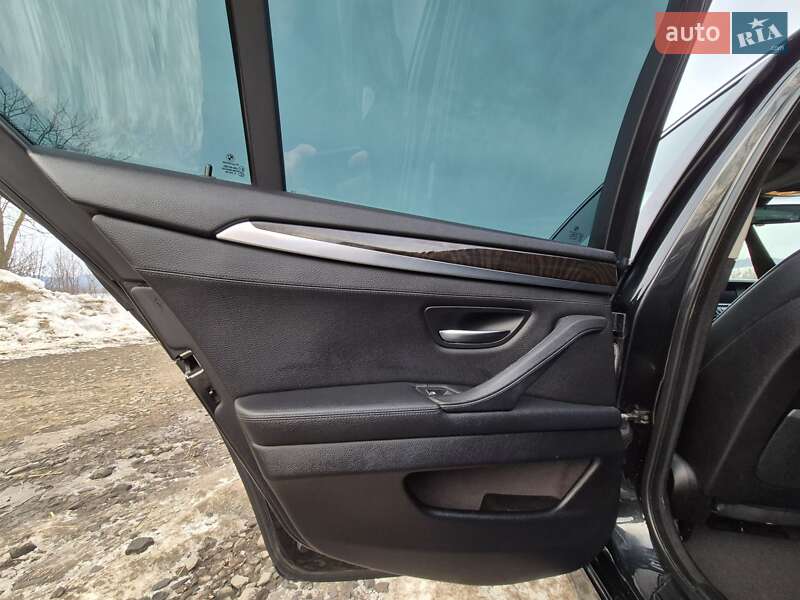 Седан BMW M5 2011 в Ужгороді