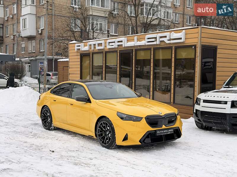 Седан BMW M5 2025 в Киеве
