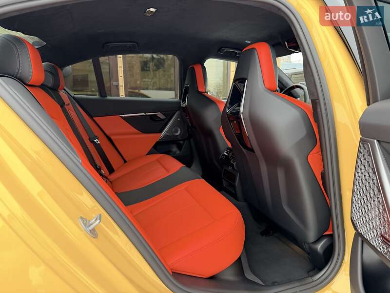 Седан BMW M5 2025 в Киеве