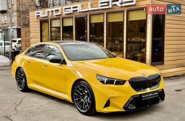 Седан BMW M5 2025 в Киеве