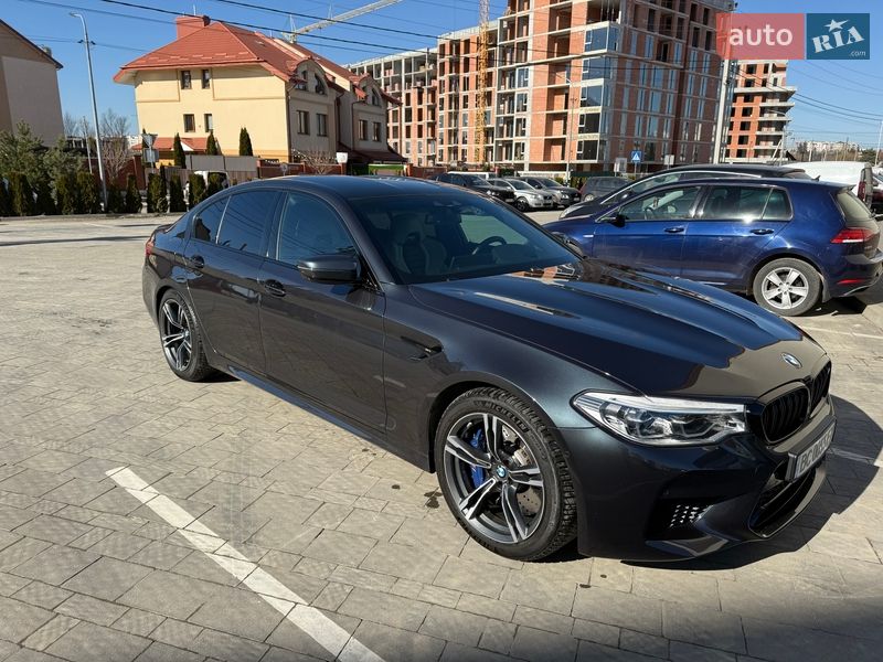 Седан BMW M5 2018 в Львове
