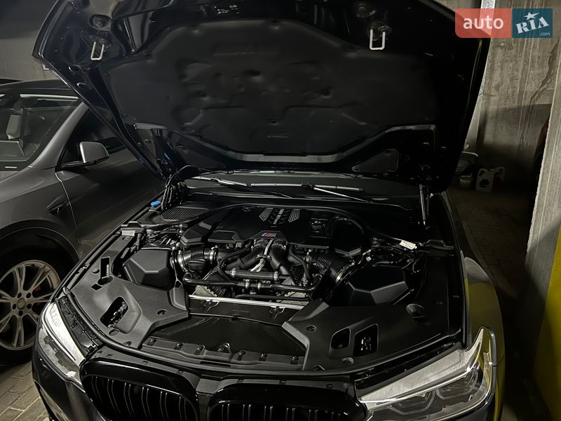 Седан BMW M5 2018 в Львове