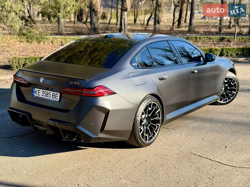 Седан BMW M5 2024 в Киеве