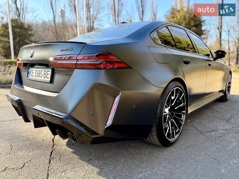 Седан BMW M5 2024 в Киеве