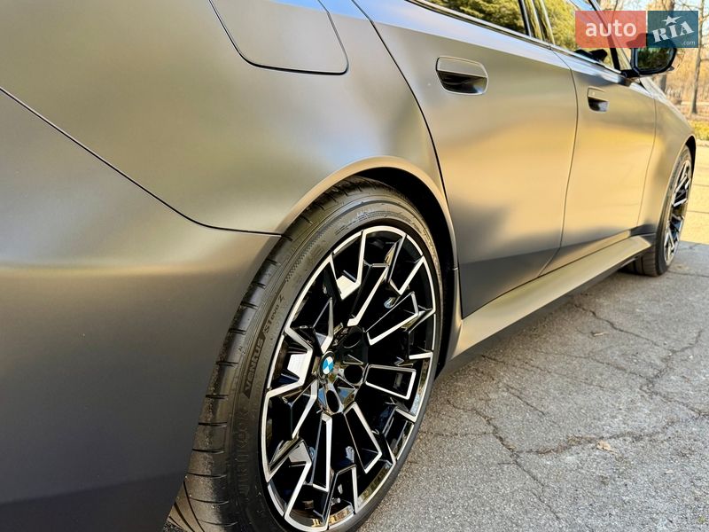 Седан BMW M5 2024 в Киеве