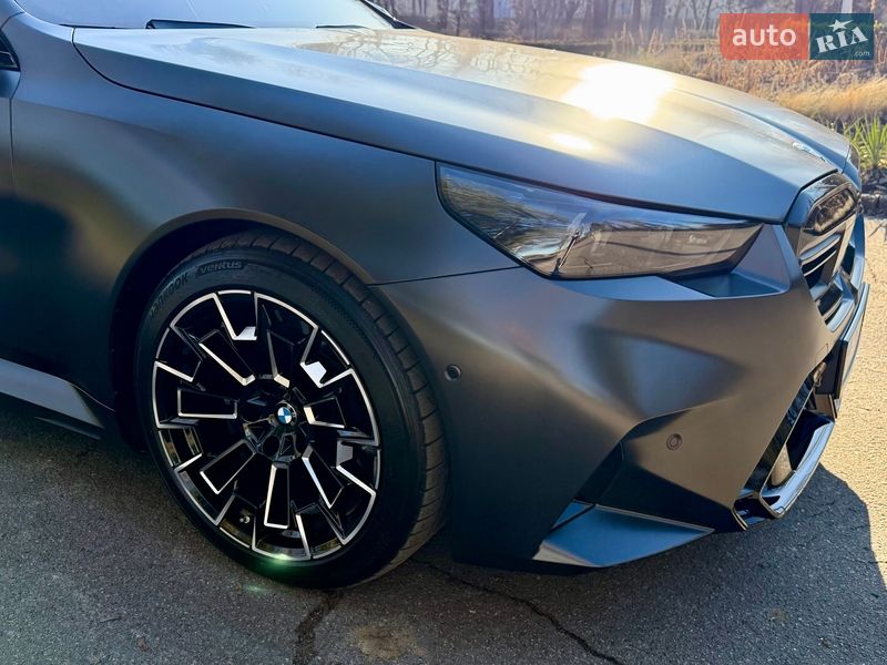 Седан BMW M5 2024 в Киеве