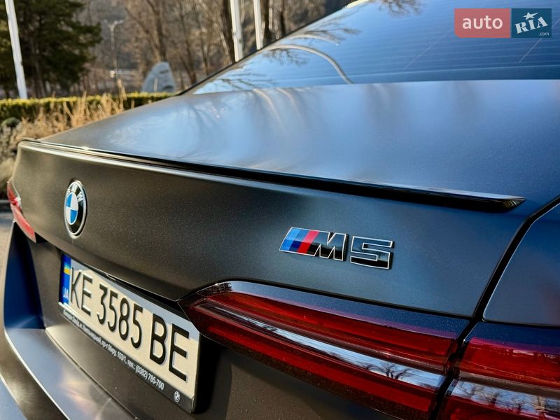 Седан BMW M5 2024 в Киеве