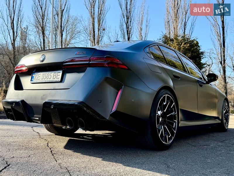 Седан BMW M5 2024 в Киеве