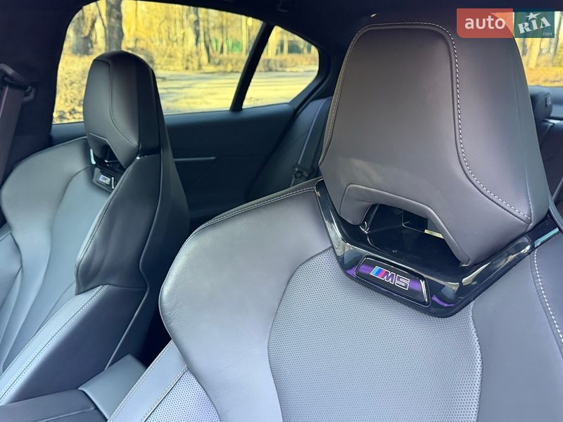 Седан BMW M5 2024 в Киеве