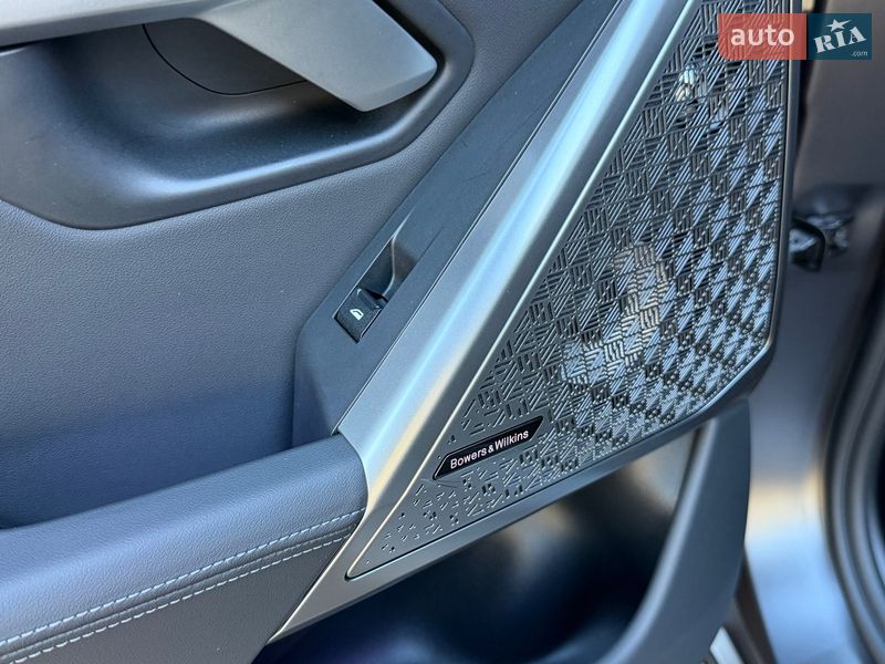 Седан BMW M5 2024 в Киеве