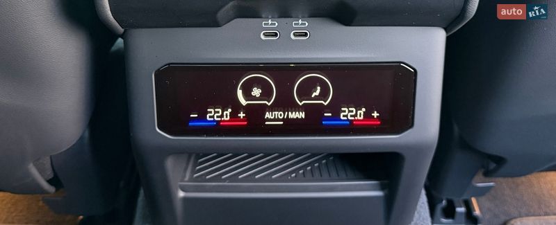 Седан BMW M5 2024 в Киеве