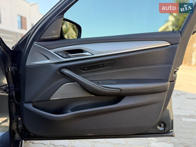 Седан BMW M5 2020 в Львові