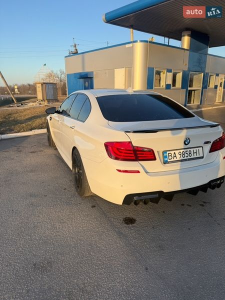Седан BMW M5 2013 в Бобринці