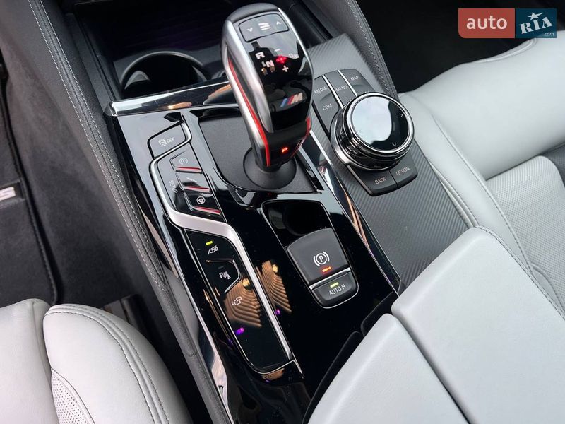 Седан BMW M5 2018 в Львове