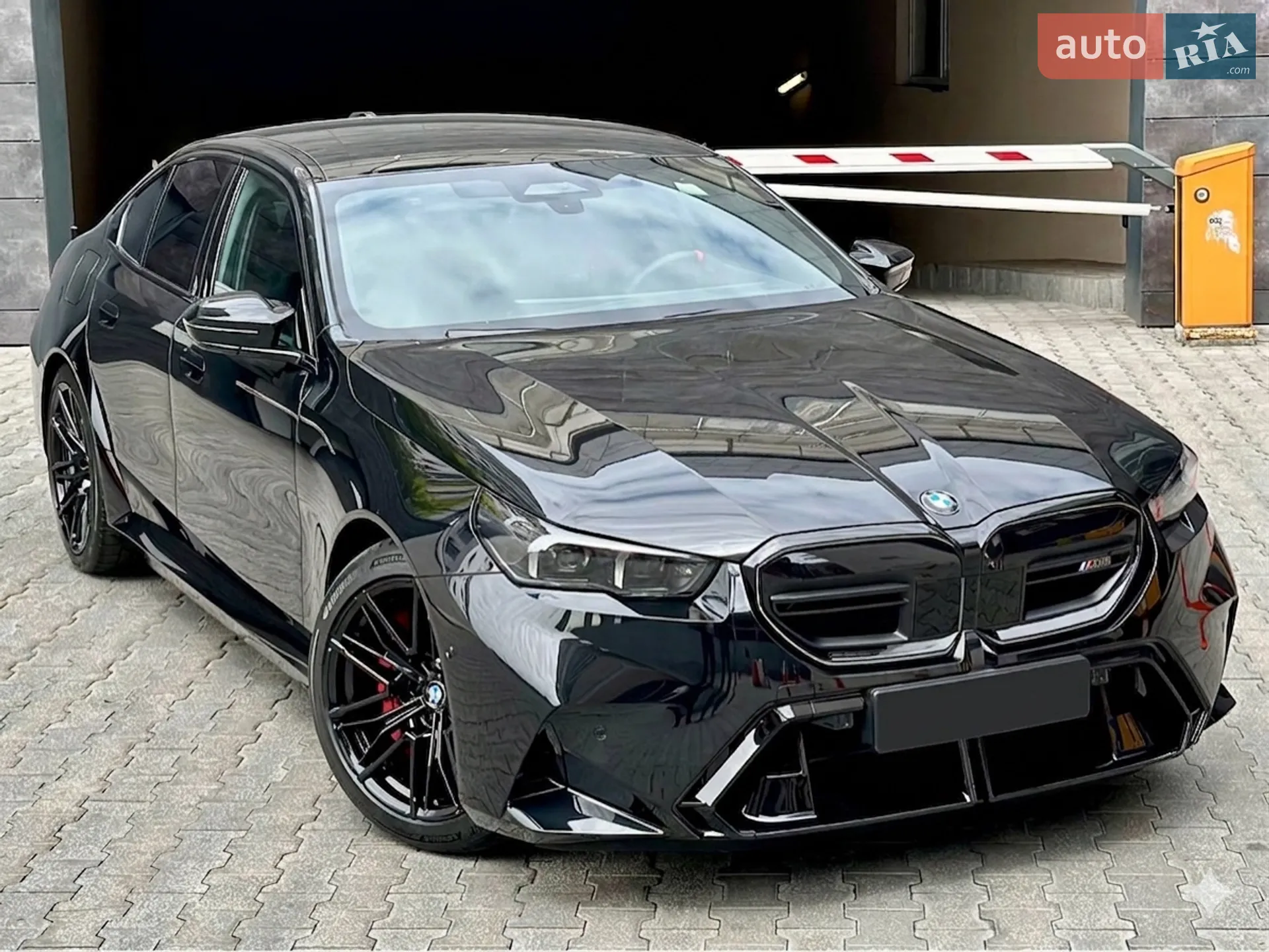 2025 BMW M5 - фото 1