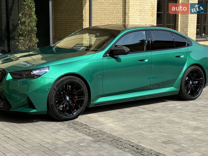 Седан BMW M5 2024 в Киеве