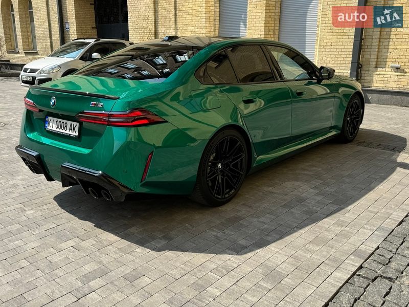 Седан BMW M5 2024 в Киеве