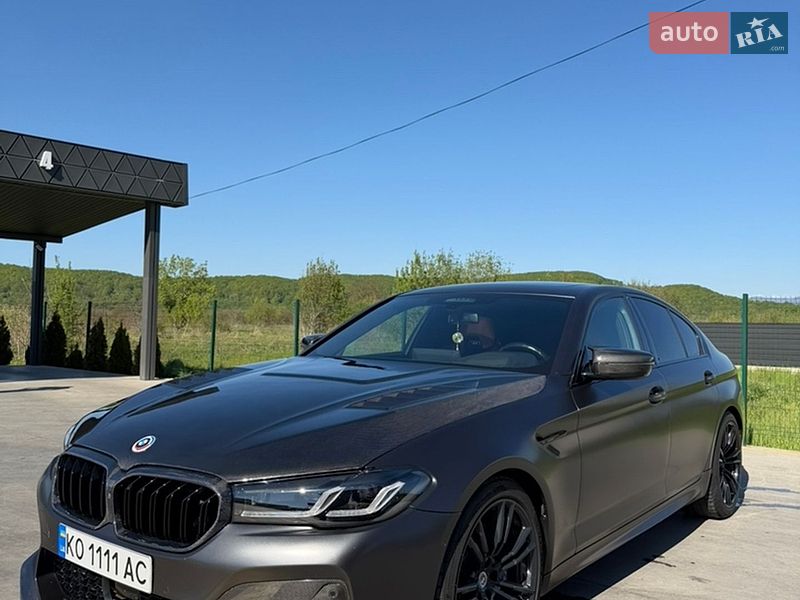 Седан BMW M5 2022 в Тячеве