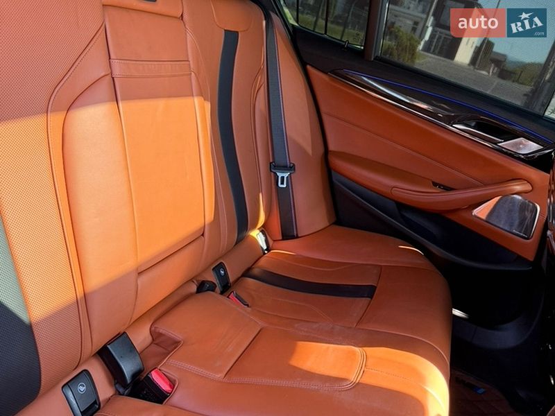 Седан BMW M5 2022 в Тячеве