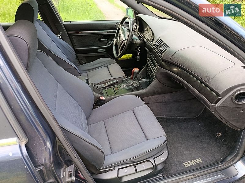 Седан BMW M5 2000 в Славянске