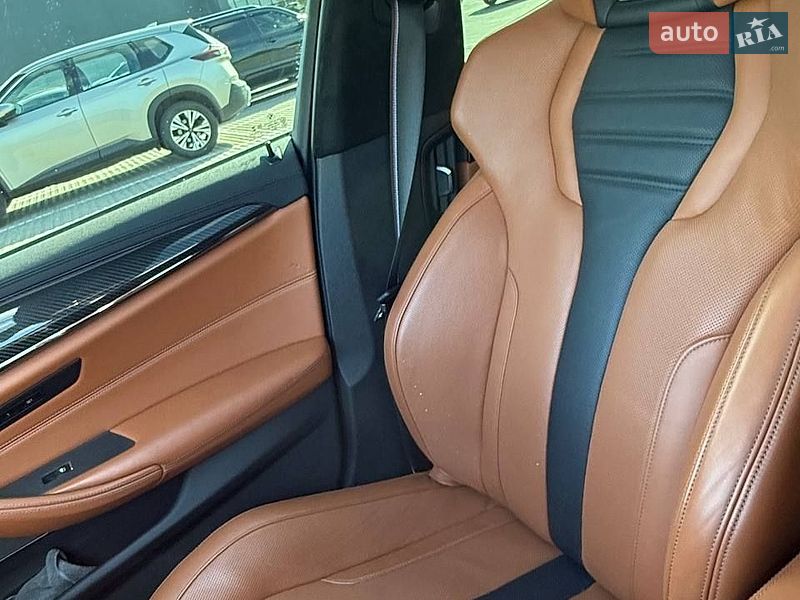 Седан BMW M5 2022 в Києві