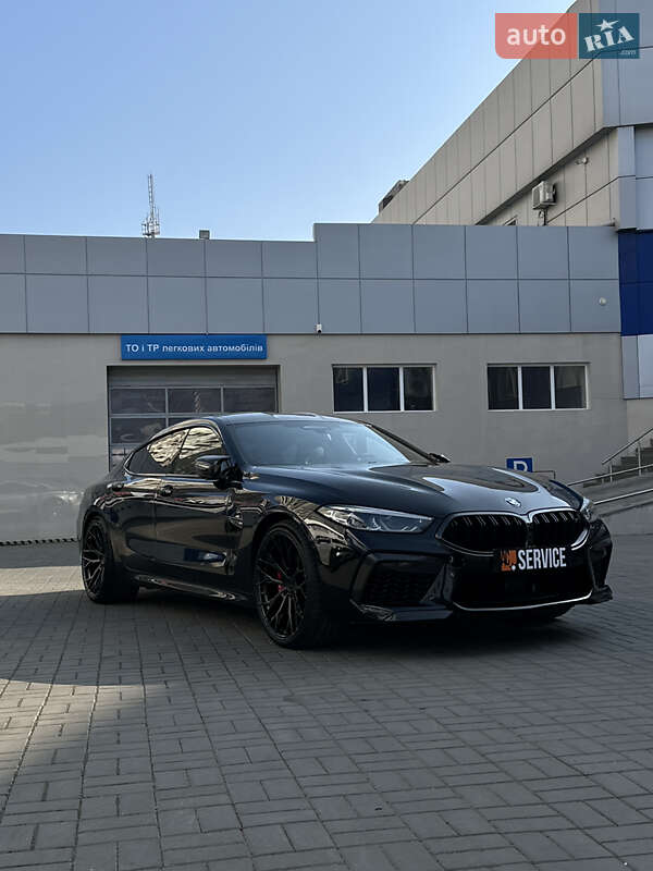 Купе BMW M8 Gran Coupe 2021 в 