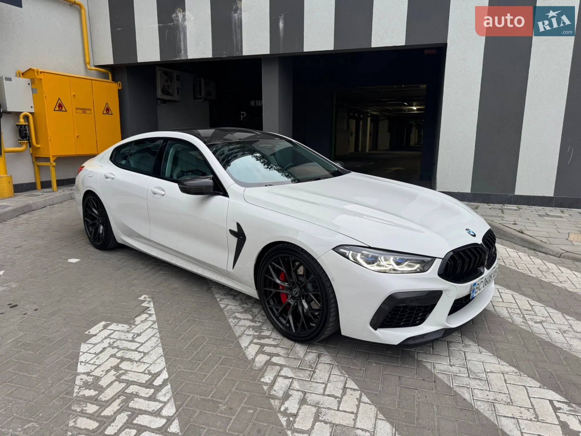 2022 BMW M8 - мініатюра 2