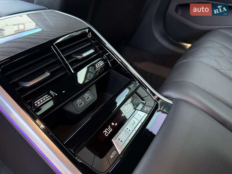 Купе BMW M8 2019 в Коломые