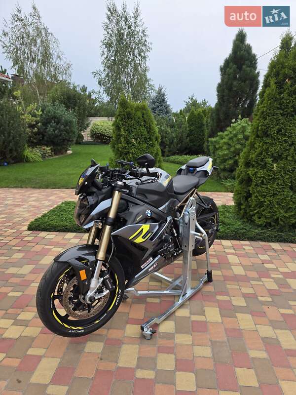 Мотоцикл Без обтекателей (Naked bike) BMW S 1000R 2023 в Днепре фото 10 Мотоцикл Без обтекателей (Naked bike) BMW S 1000R 2023 в Днепре