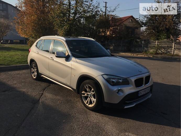 Позашляховик / Кросовер BMW X1 2011 в 
