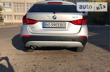 Позашляховик / Кросовер BMW X1 2011 в 