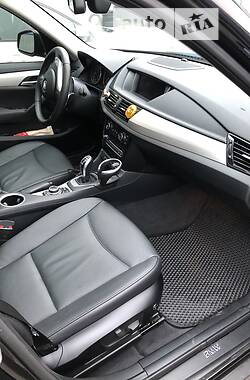 Позашляховик / Кросовер BMW X1 2012 в 