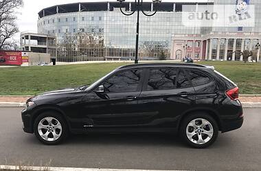 Позашляховик / Кросовер BMW X1 2014 в 