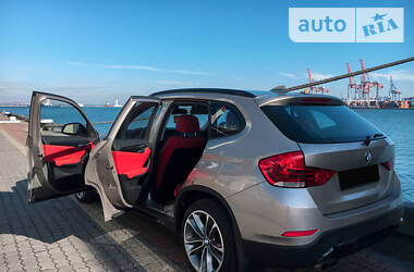 Позашляховик / Кросовер BMW X1 2012 в 