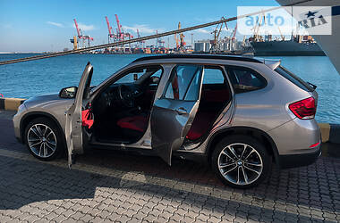 Позашляховик / Кросовер BMW X1 2012 в 