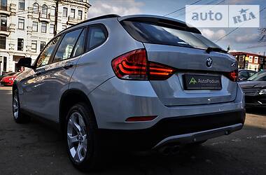 Позашляховик / Кросовер BMW X1 2015 в 