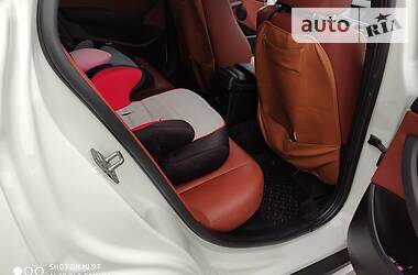 Позашляховик / Кросовер BMW X1 2012 в 