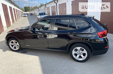 Позашляховик / Кросовер BMW X1 2012 в 