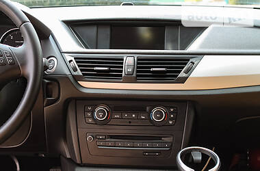 Внедорожник / Кроссовер BMW X1 2011 в 