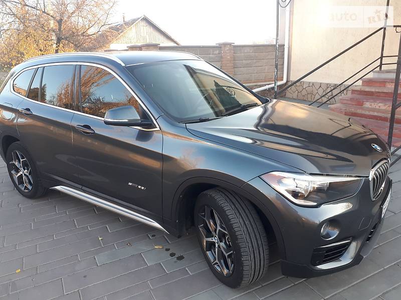 Позашляховик / Кросовер BMW X1 2017 в 